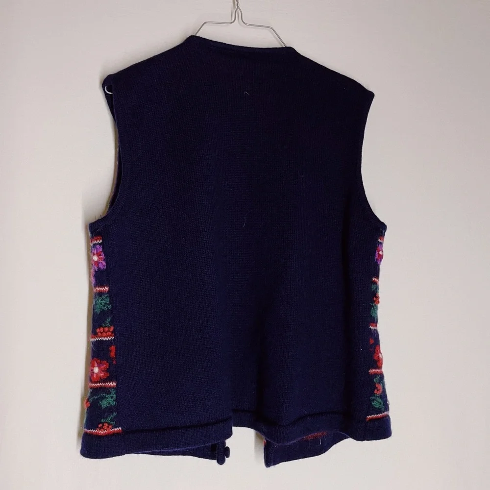 Vintage Susan Bristol Hand Embroidered Sweater Vest Design By Moussie - Picture 7 of 7